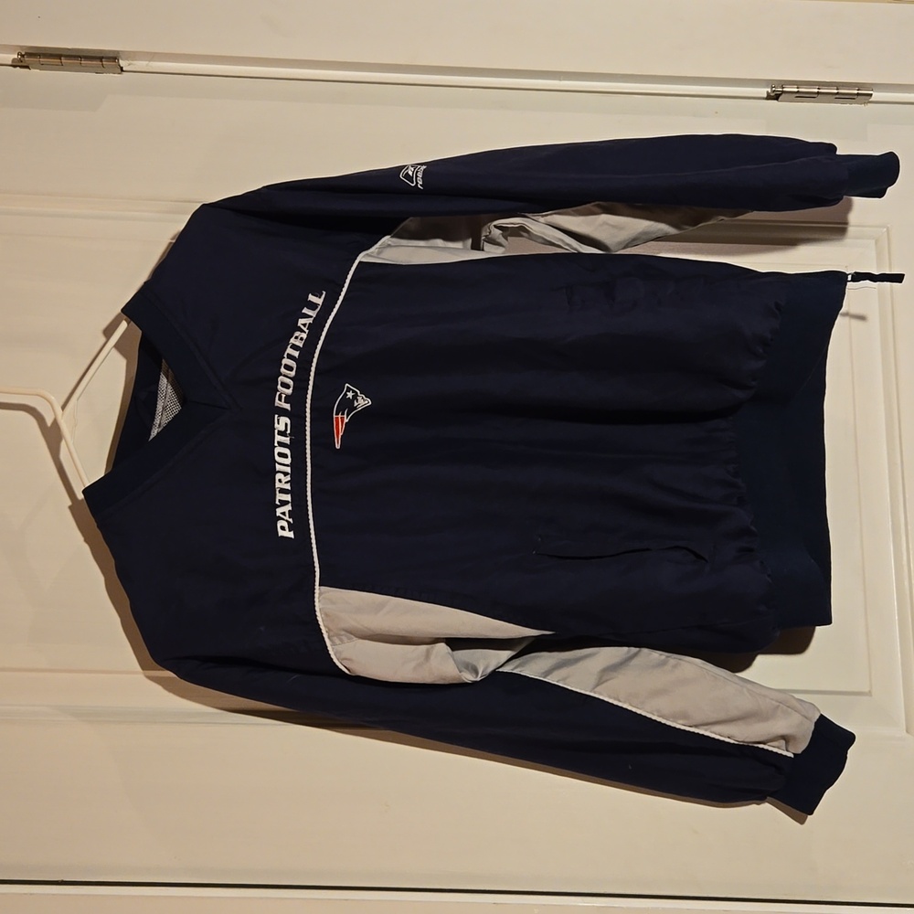 NFL patriots pullover. Youth large 14-16